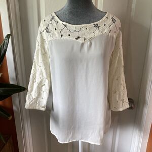 Lauren Conrad Women's Ivory  Lace 3/4 Sleeve Dress Blouse Sz M Keyhole Back